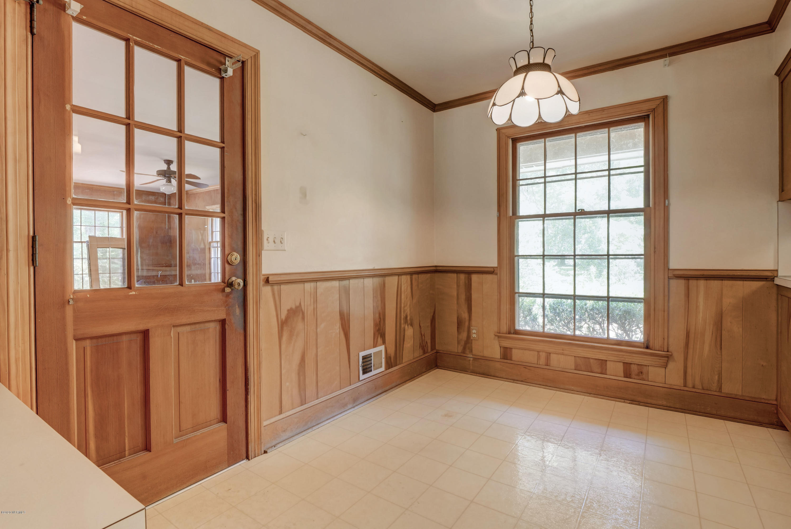 6318 Fox Run Road Wilmington, NC 28409 - Photo 8 of 46 Breakfast room.