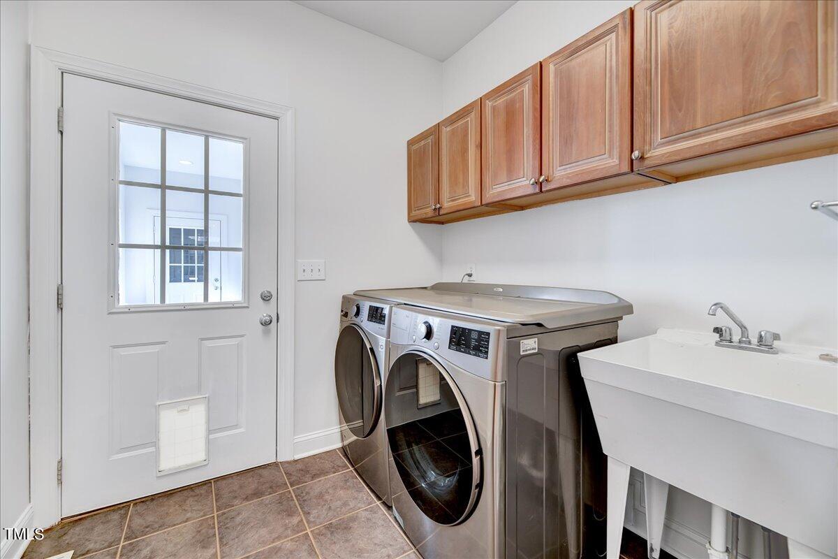 201 Brooks Avenue Raleigh, NC 27607 - Photo 12 of 44 a utility room with dryer and washer
