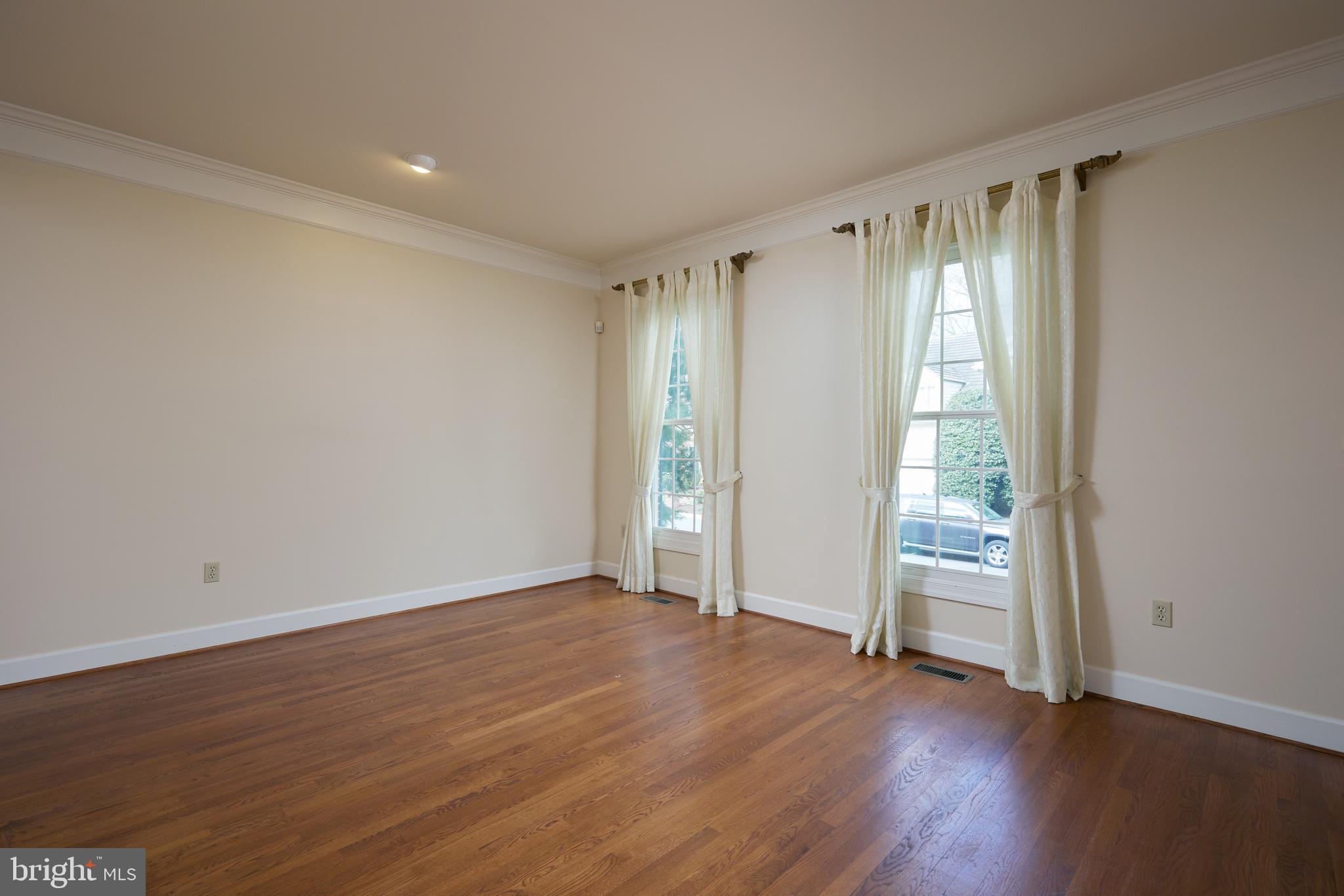 7823 Stable Way Potomac, MD 20854 - Photo 4 of 54