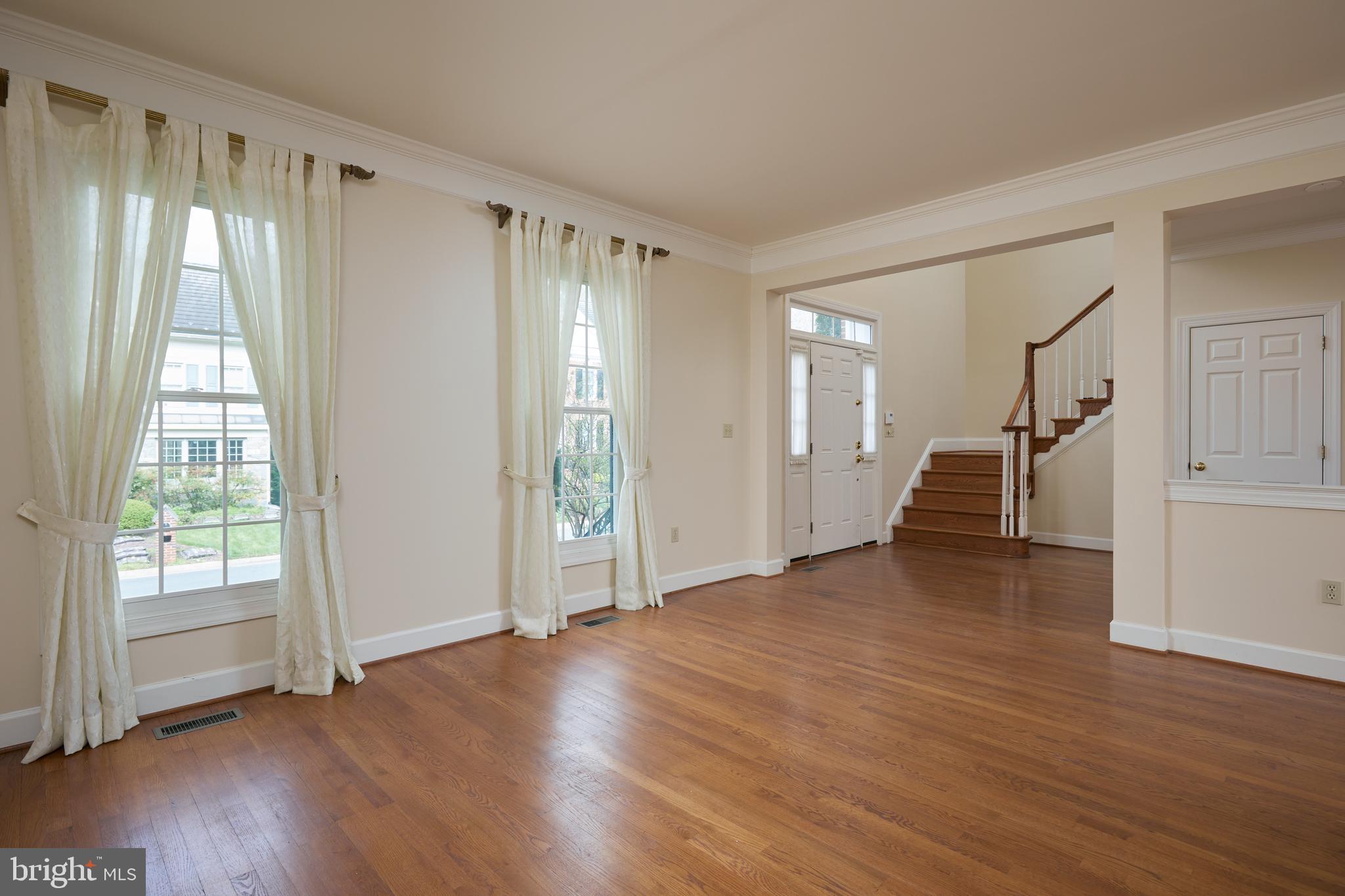 7823 Stable Way Potomac, MD 20854 - Photo 5 of 54