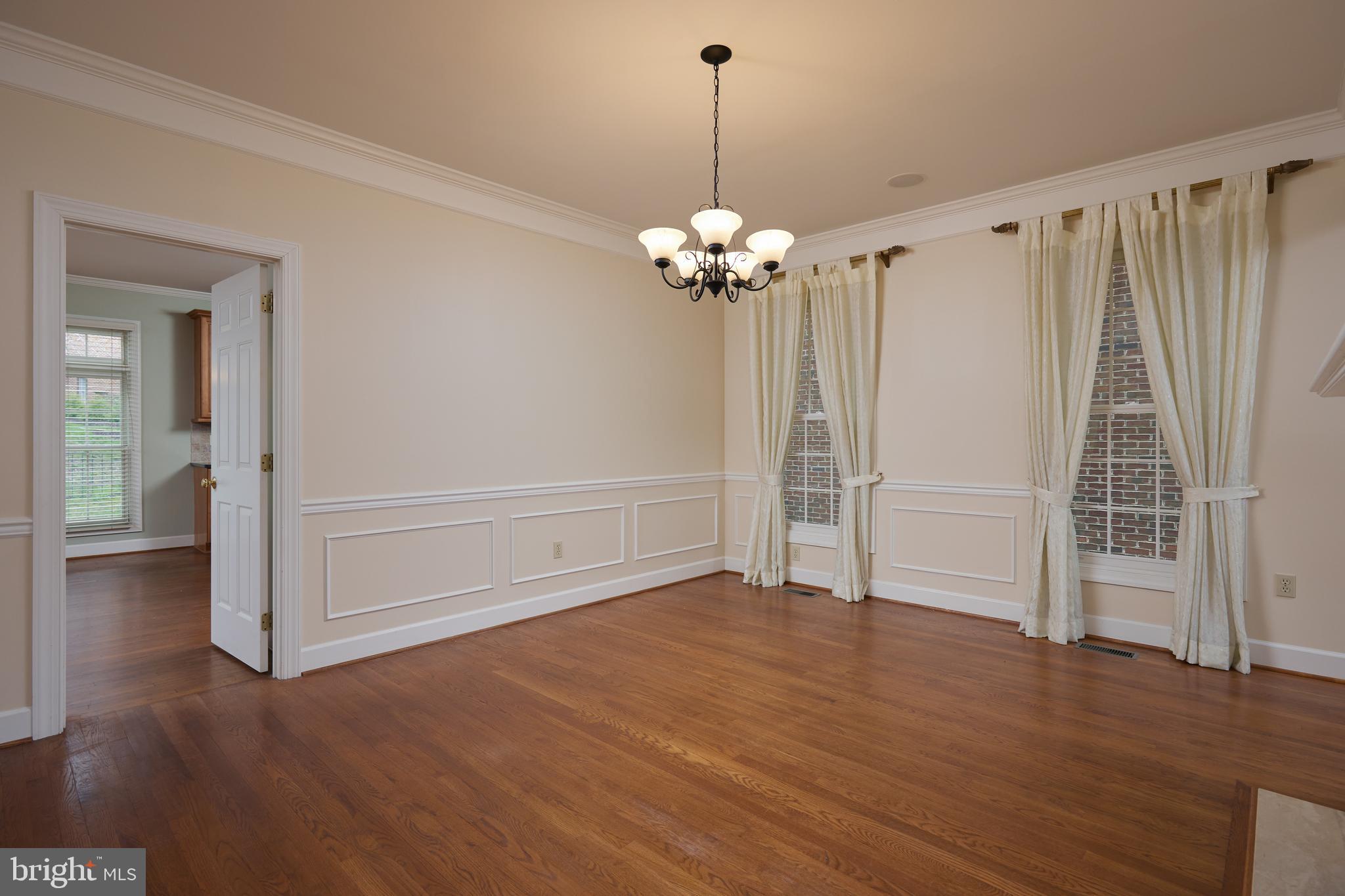 7823 Stable Way Potomac, MD 20854 - Photo 9 of 54