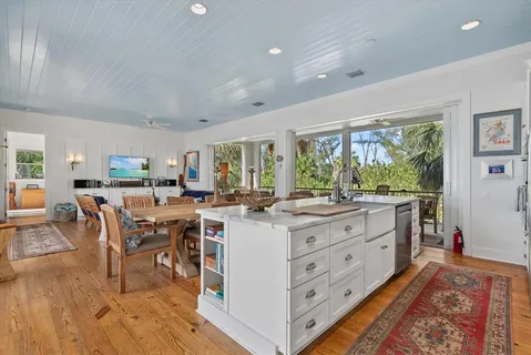 $5,995,000 | 7143 La Lenaire Drive, Longboat Key, FL 34228