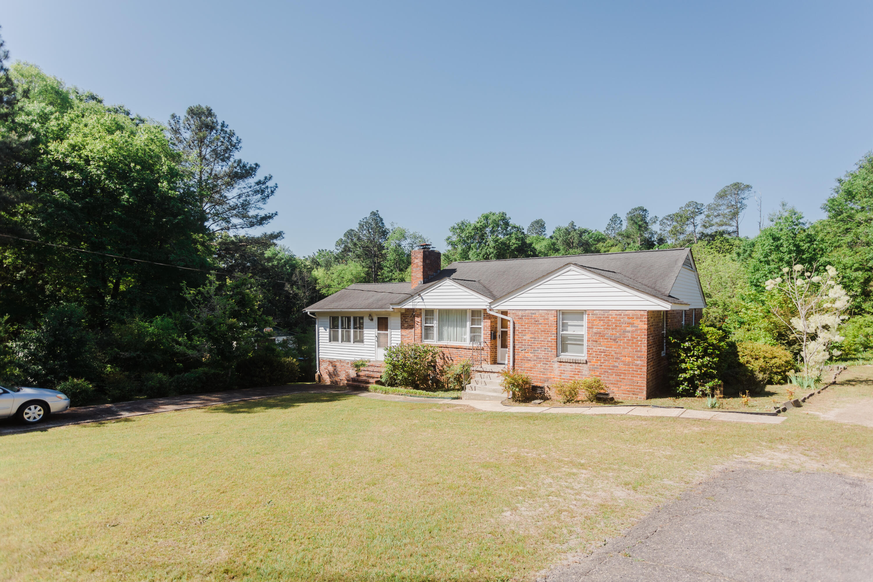 3329 Vaucluse Road Aiken, SC 29801 - Photo 2 of 26 BQ6A6817