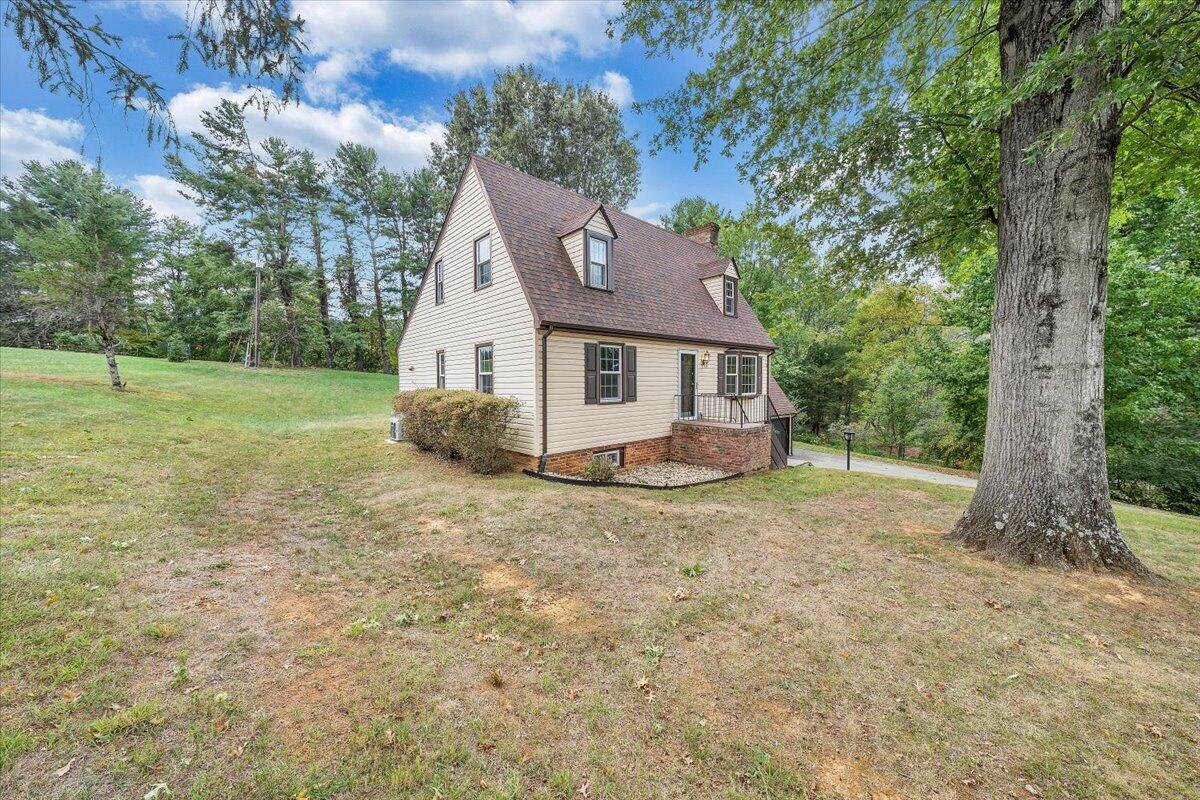 1043 Glebe Road Daleville, VA 24083 - Photo 51 of 56 51-MIB05370