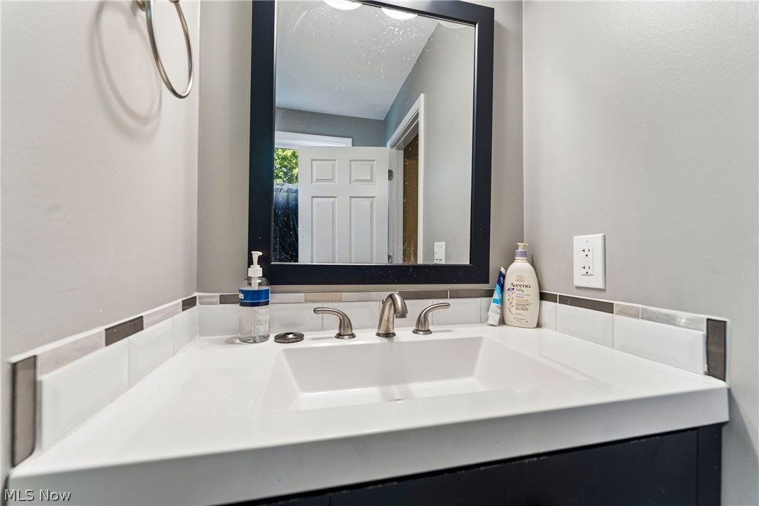6711 Norwalk Road Medina, OH 44256 - Photo 29 of 46 Second floor full bathroom with sink and vanity