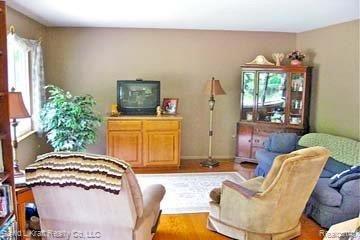 3660 Sand Road Port Austin, MI 48467 - Photo 3 of 14 3660SandLiving.jpg