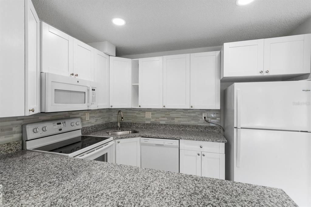 2522 Pine Ridge Way South, Unit D2 Palm Harbor, FL 34684 - Photo 10 of 27