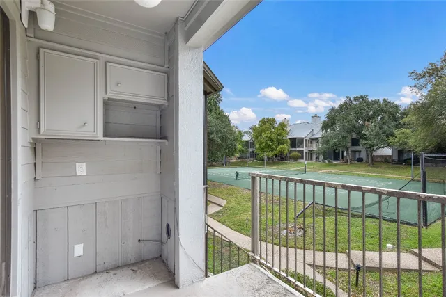 $2,000 | 195 World Of Tennis Square, Lakeway, TX 78738