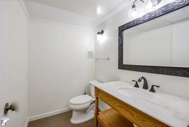 $2,000 | 195 World Of Tennis Square, Lakeway, TX 78738