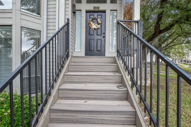 $2,000 | 195 World Of Tennis Square, Lakeway, TX 78738