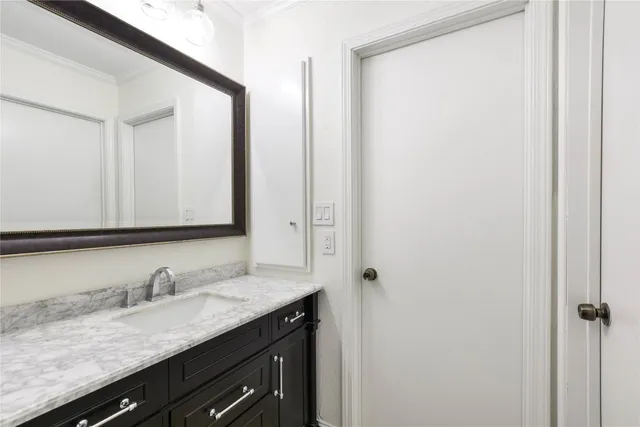 $2,000 | 195 World Of Tennis Square, Lakeway, TX 78738