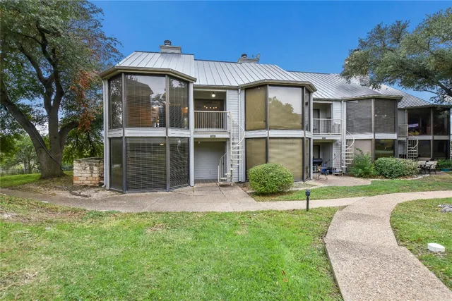 $2,000 | 195 World Of Tennis Square, Lakeway, TX 78738