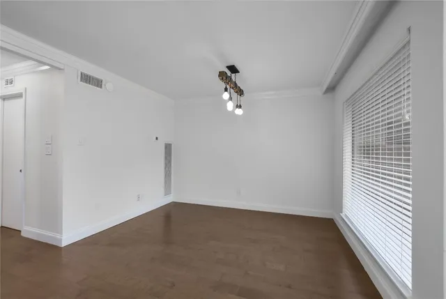 $2,000 | 195 World Of Tennis Square, Lakeway, TX 78738