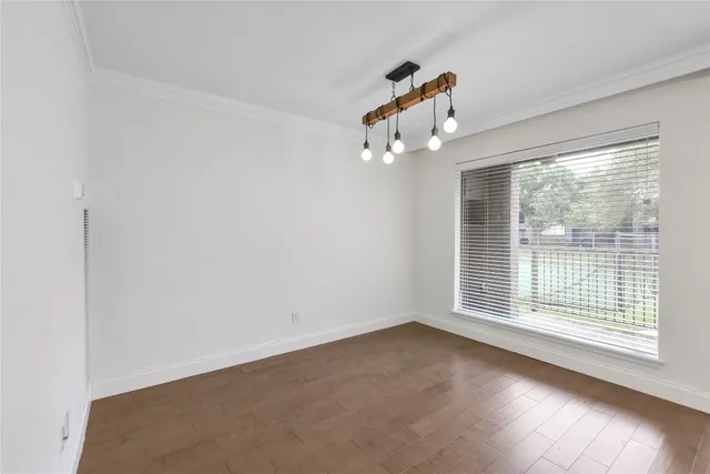 $2,000 | 195 World Of Tennis Square, Lakeway, TX 78738