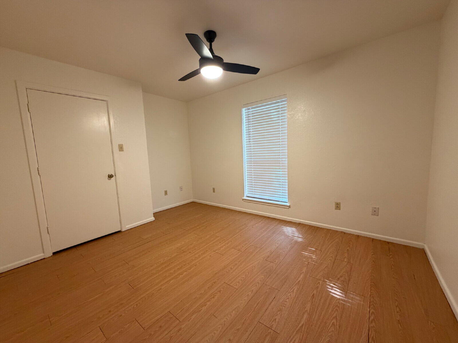 7201 Memphis Avenue, Unit B Lubbock, TX 79423 - Photo 9 of 14 an empty room with closet and windows
