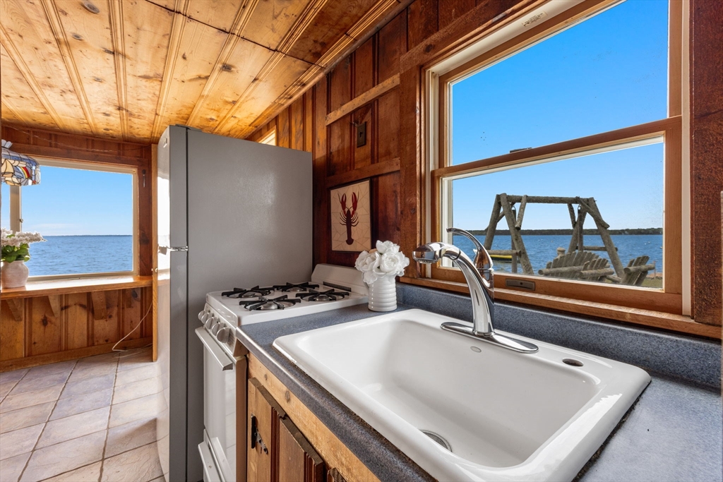 41 Seconsett Island Road Mashpee, MA 02649 - Photo 20 of 38