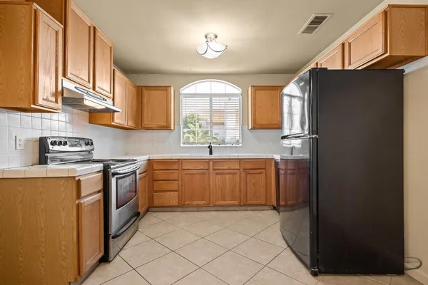 $383,000 | 988 Ramona Avenue, Clovis, CA 93727