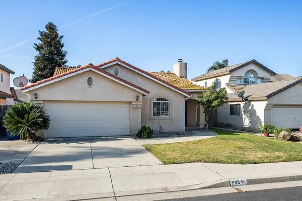 $383,000 | 988 Ramona Avenue, Clovis, CA 93727