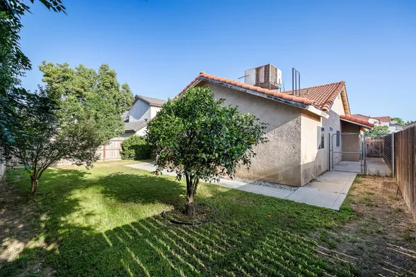 $383,000 | 988 Ramona Avenue, Clovis, CA 93727