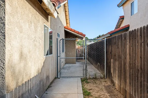 $383,000 | 988 Ramona Avenue, Clovis, CA 93727