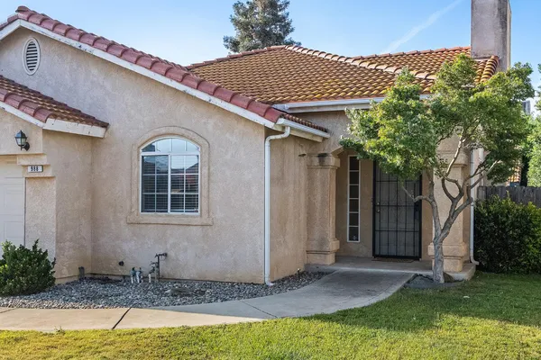 $383,000 | 988 Ramona Avenue, Clovis, CA 93727