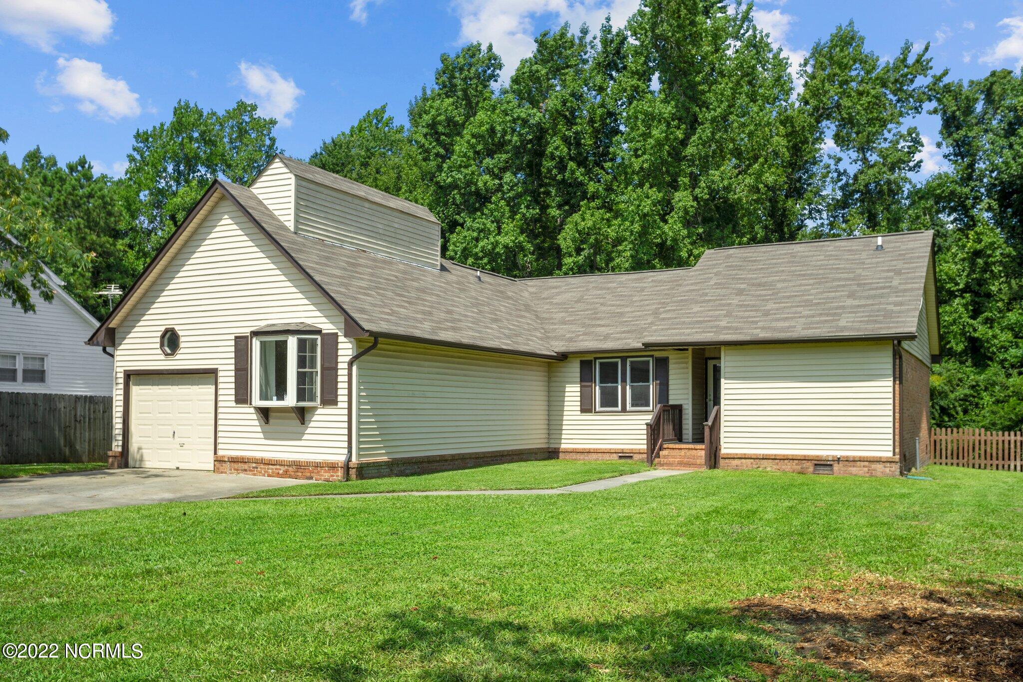 102 Balsam Road Jacksonville, NC 28546 - Photo 3 of 41 3-web-or-mls-DSC06707