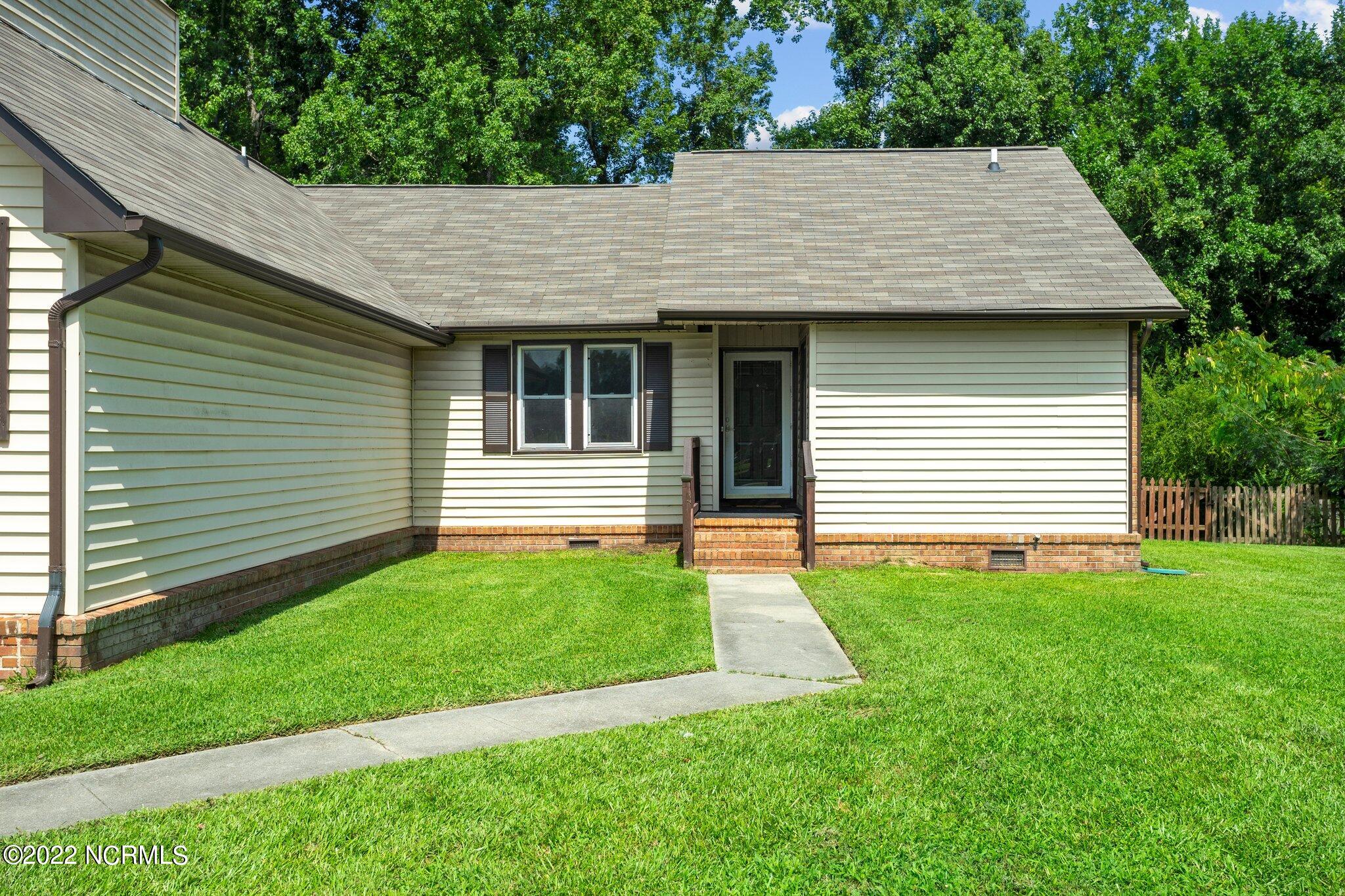 102 Balsam Road Jacksonville, NC 28546 - Photo 5 of 41 8-web-or-mls-DSC06708