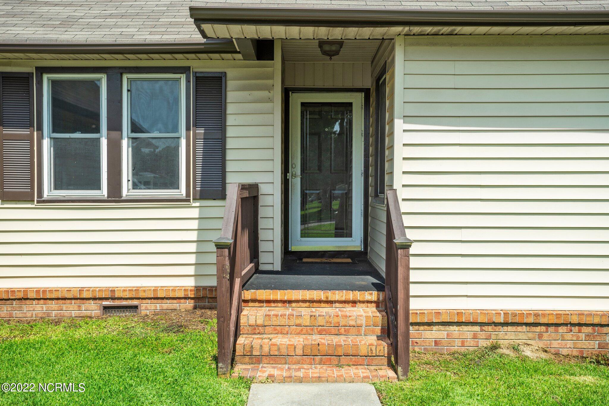 102 Balsam Road Jacksonville, NC 28546 - Photo 6 of 41 9-web-or-mls-DSC06709