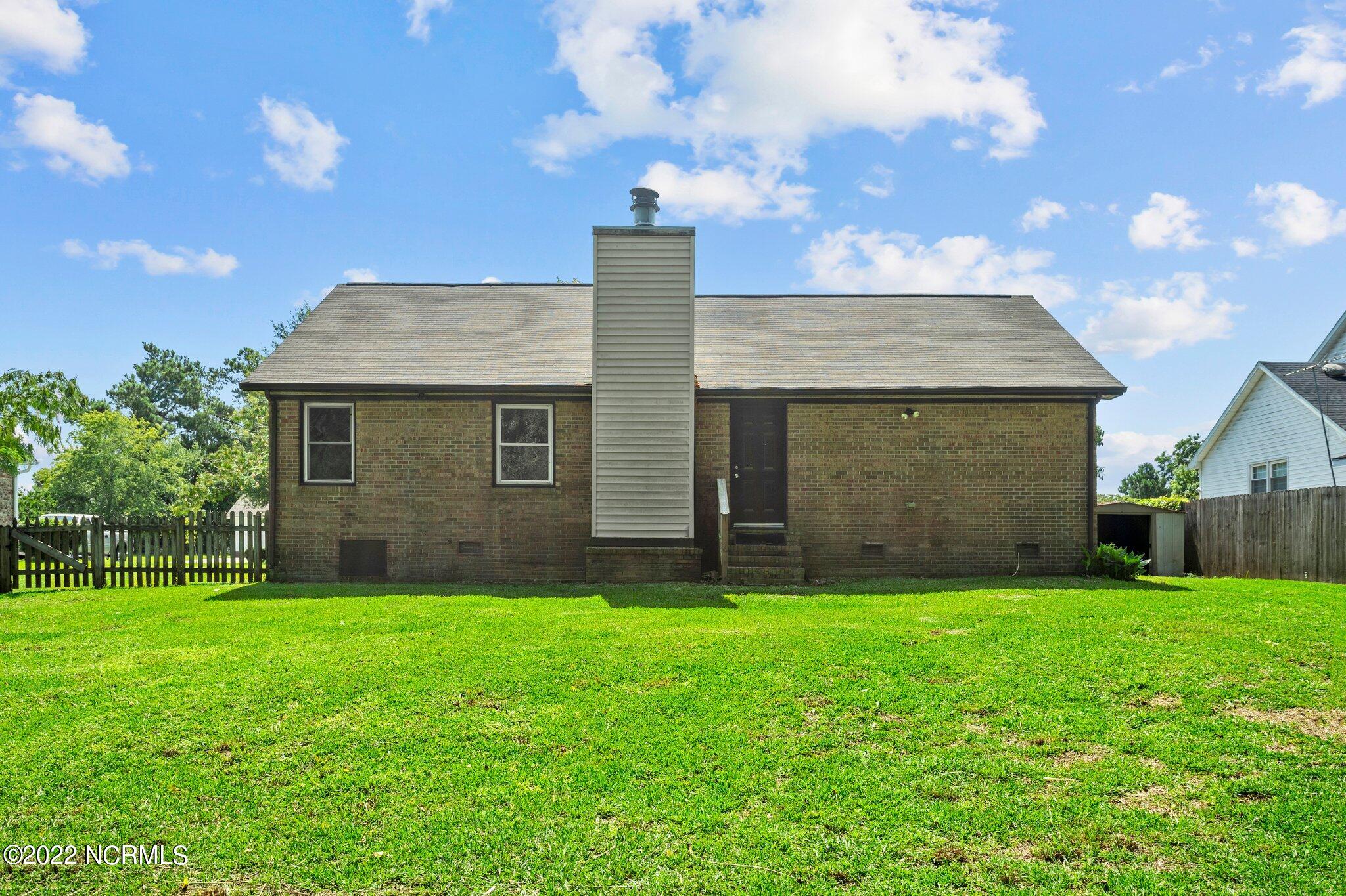 102 Balsam Road Jacksonville, NC 28546 - Photo 7 of 41 5-web-or-mls-DSC06713