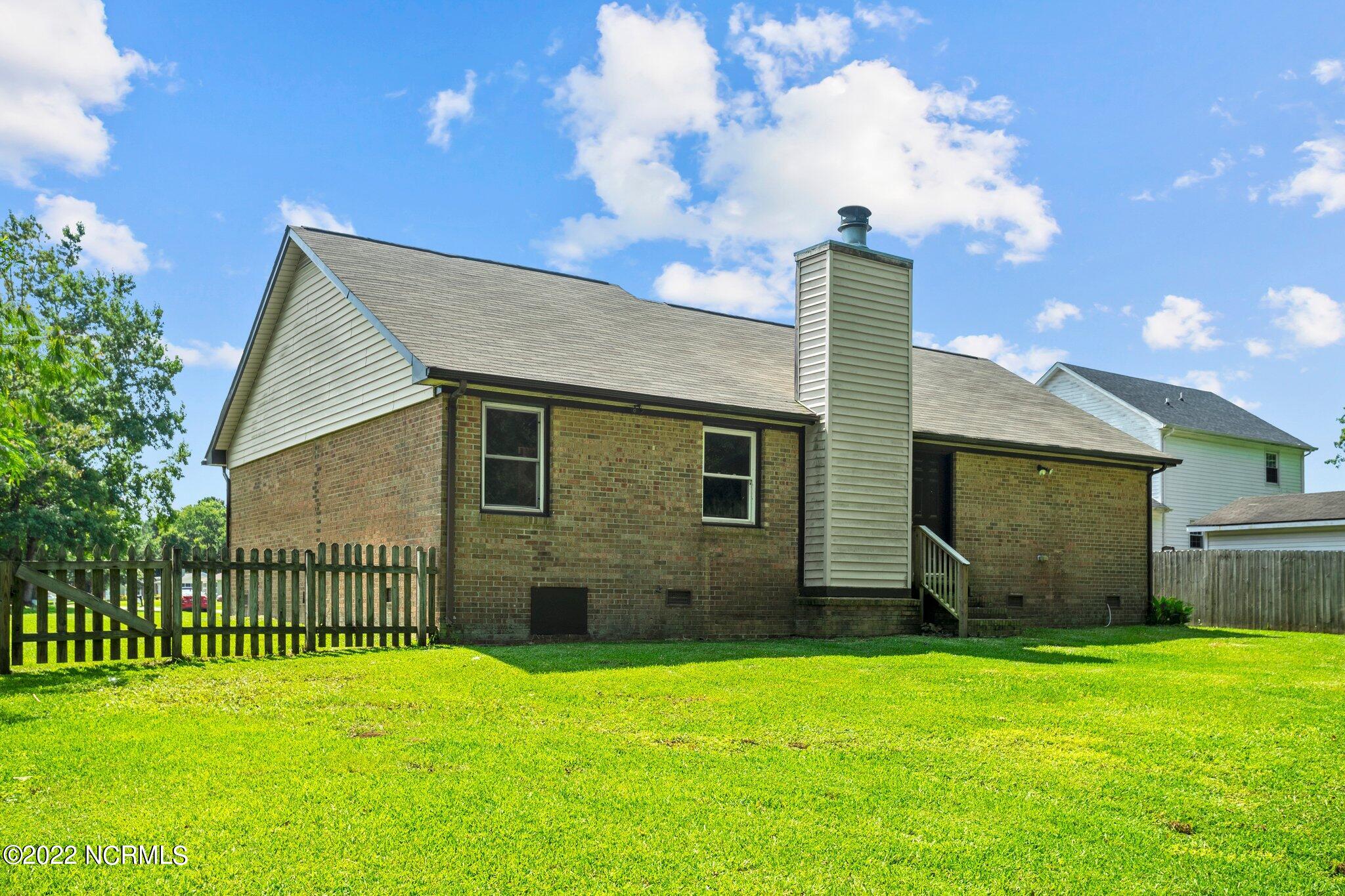 102 Balsam Road Jacksonville, NC 28546 - Photo 10 of 41 7-web-or-mls-DSC06712