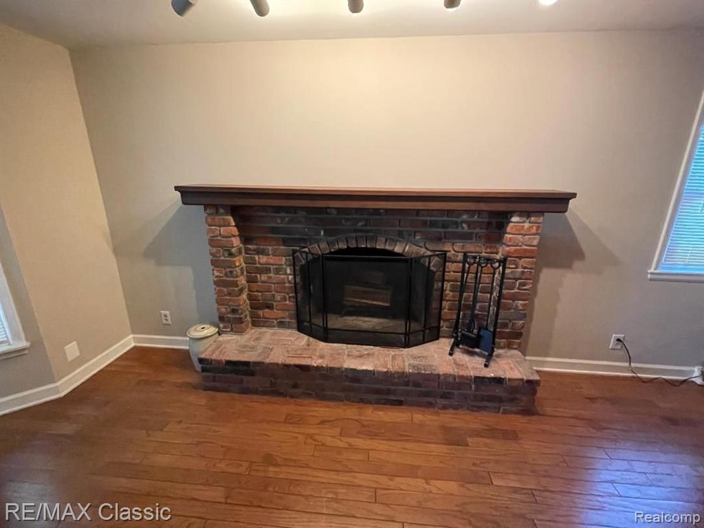 4185 England Beach Road White Lake, MI 48383 - Photo 4 of 23 Gallery Image 4