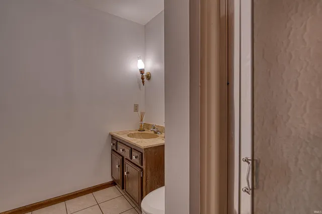 $729,900 | 2923-2925 West Mill Road, Evansville, IN 47720