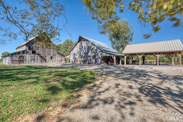 $729,900 | 2923-2925 West Mill Road, Evansville, IN 47720