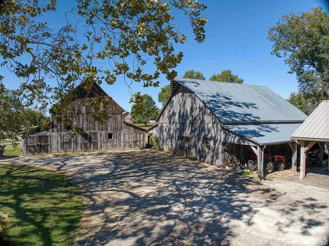 $729,900 | 2923-2925 West Mill Road, Evansville, IN 47720