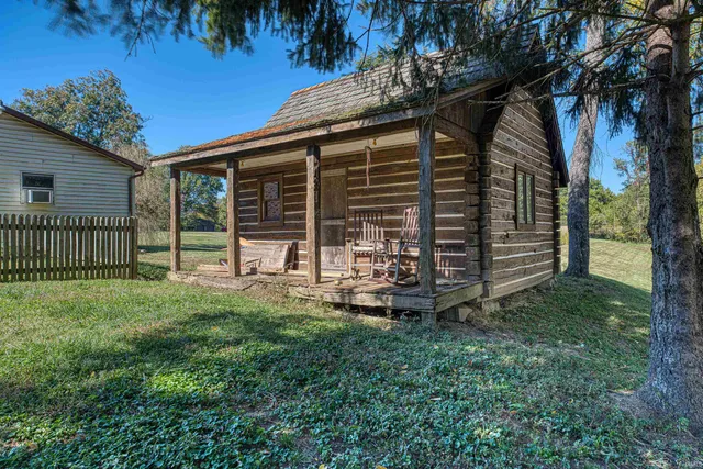 $729,900 | 2923-2925 West Mill Road, Evansville, IN 47720