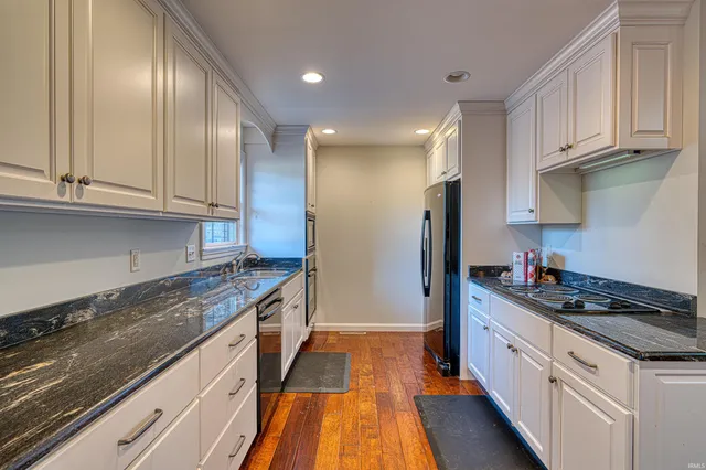 $729,900 | 2923-2925 West Mill Road, Evansville, IN 47720