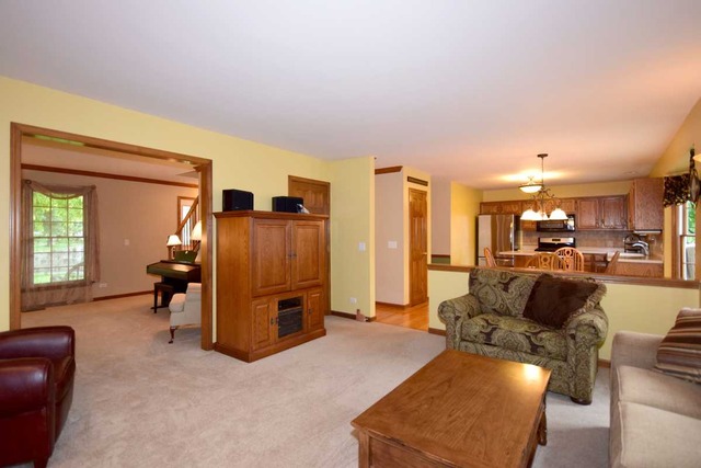 2821 Miller Road Geneva, IL 60134 - Photo 3 of 20