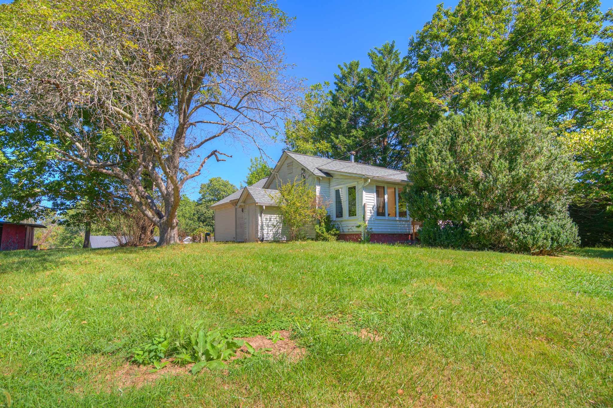 1703 Butternut Road Blacksburg, VA 24060 - Photo 6 of 31 Gallery Image 6