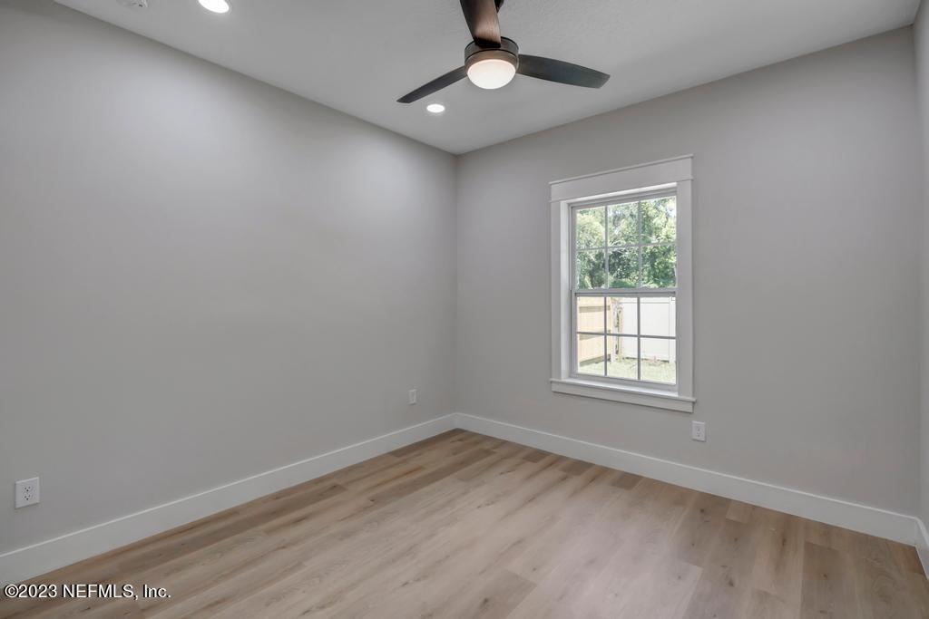 1281 Glen Laura Road Jacksonville, FL 32205 - Photo 26 of 33 an empty room with a window