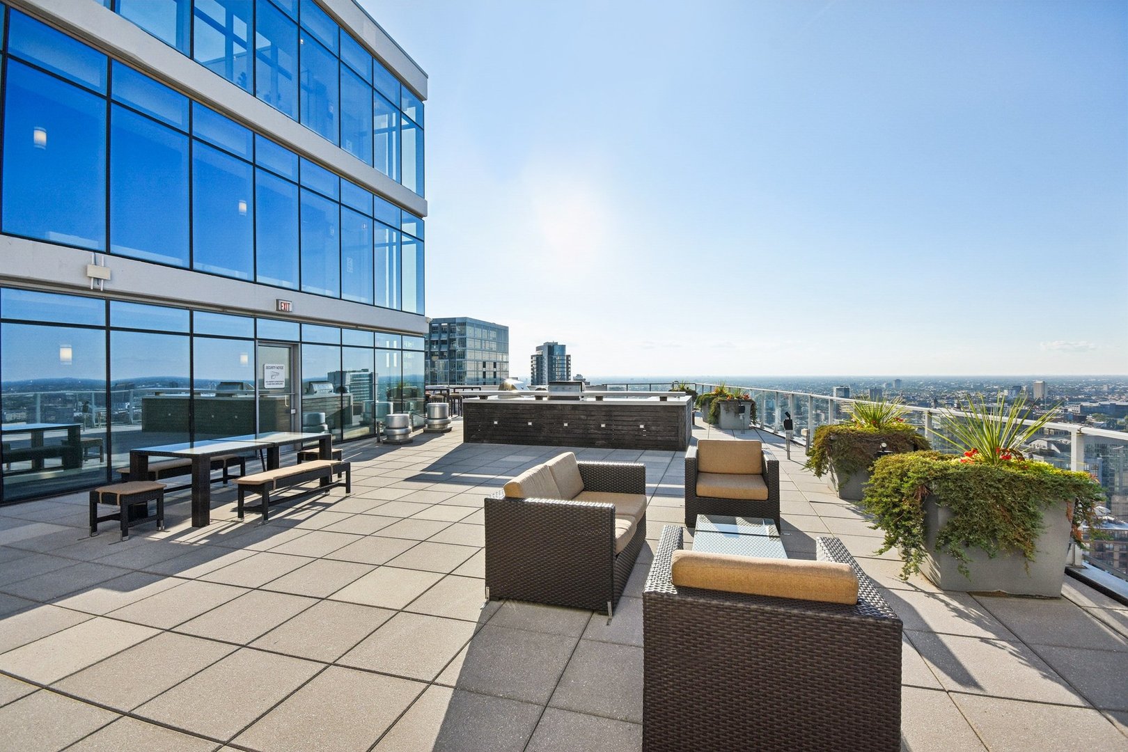 303 West Ohio Street, Unit 3309 Chicago, IL 60654 - Photo 20 of 23 a view of a terrace with sitting area