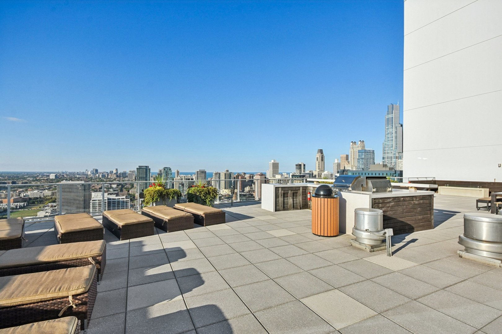 303 West Ohio Street, Unit 3309 Chicago, IL 60654 - Photo 22 of 23 a view of a terrace with furniture