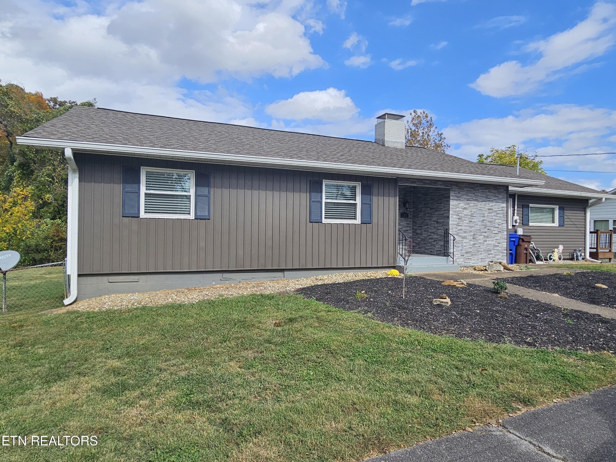104 Thayer Lane Oak Ridge, TN 37830 - Photo 3 of 38