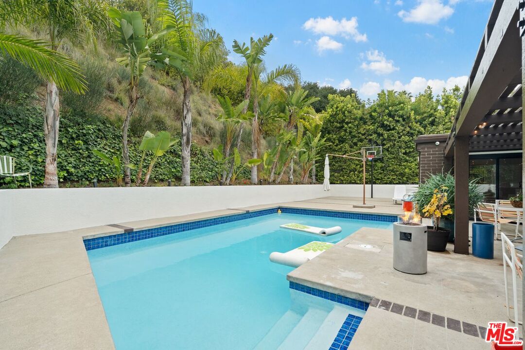 3135 Chandelle Road Los Angeles, CA 90046 - Photo 24 of 29 a view of a swimming pool with a patio