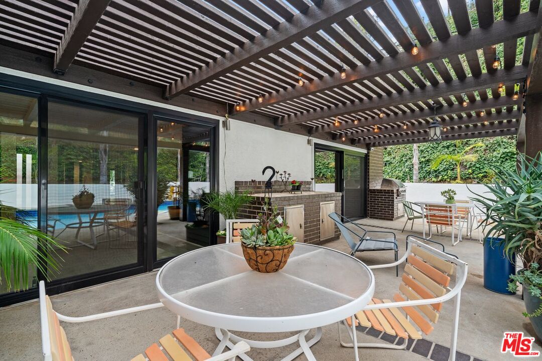 3135 Chandelle Road Los Angeles, CA 90046 - Photo 25 of 29 a dining room with furniture and a potted plant