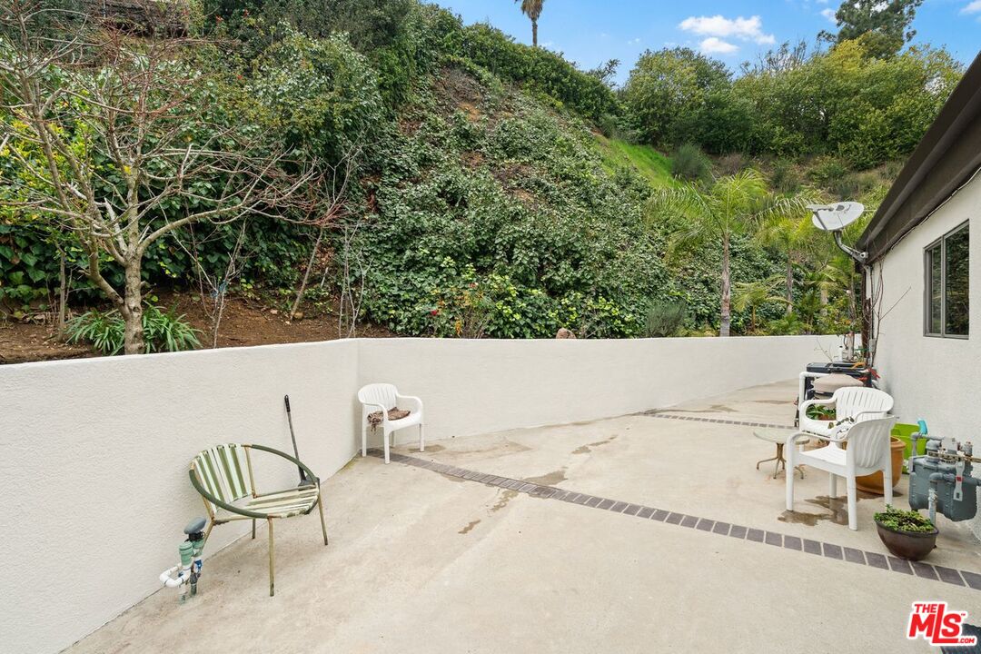 3135 Chandelle Road Los Angeles, CA 90046 - Photo 29 of 29 a view of a swimming pool and lounge chair