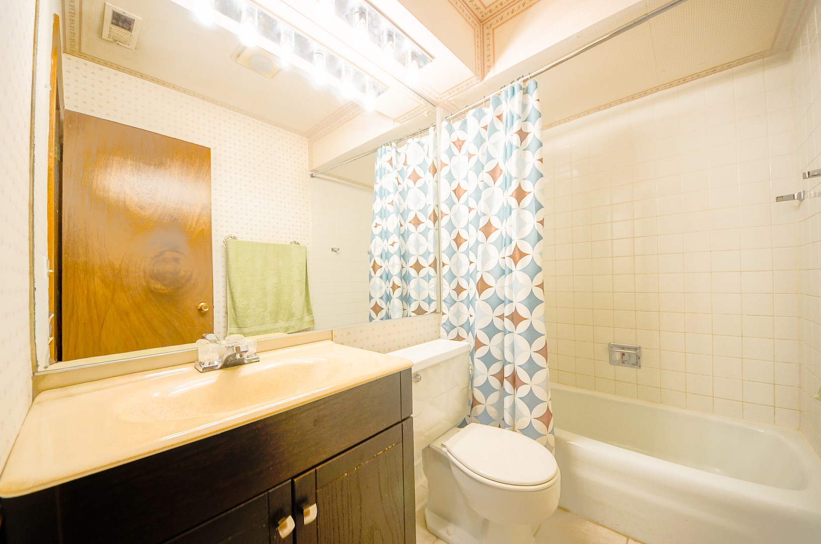 916 South Plum Grove Road, Unit 223 Palatine, IL 60067 - Photo 10 of 14