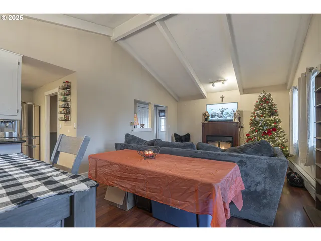 $420,000 | 292 Southeast Academy Street, Dallas, OR 97338