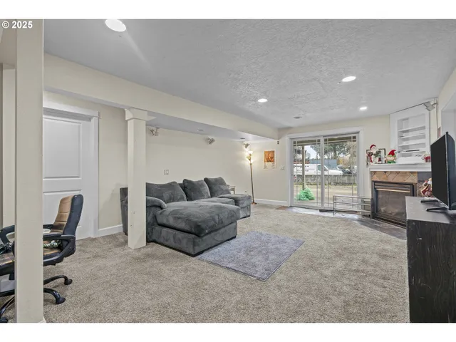 $420,000 | 292 Southeast Academy Street, Dallas, OR 97338