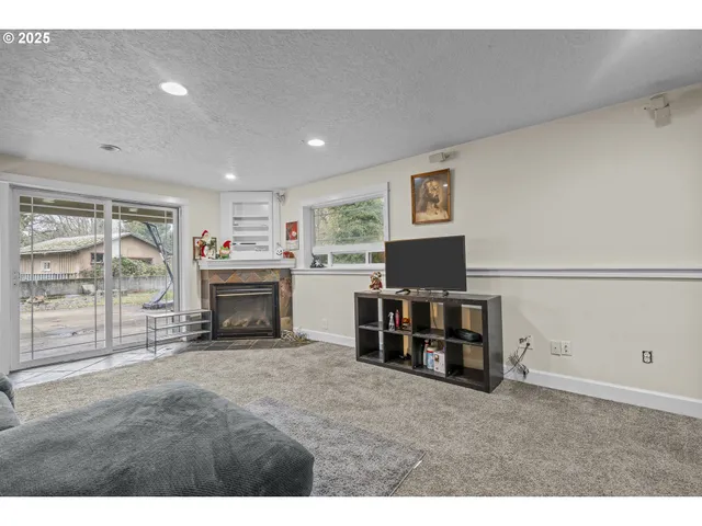 $420,000 | 292 Southeast Academy Street, Dallas, OR 97338