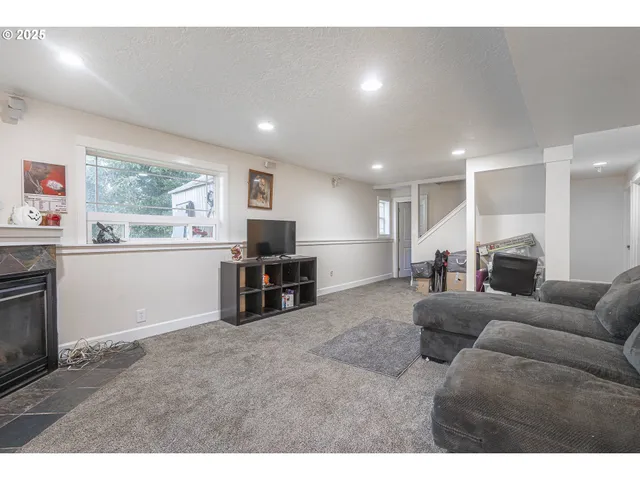 $420,000 | 292 Southeast Academy Street, Dallas, OR 97338